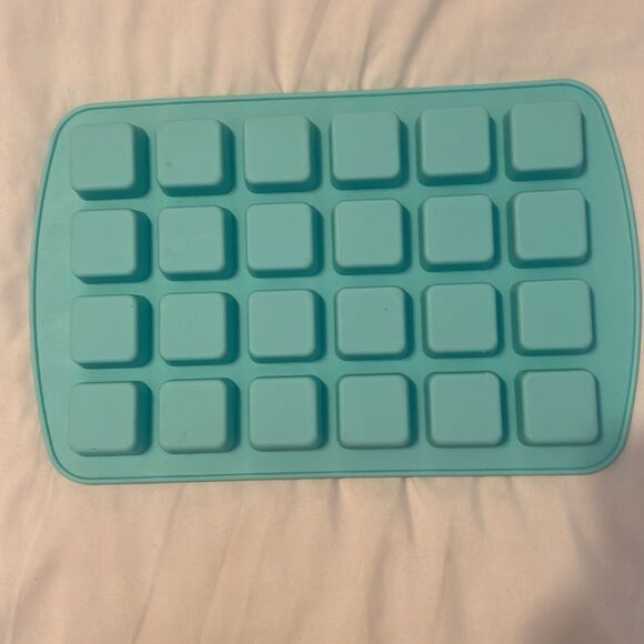 Teal silicone square mold for baking and crafting used once like new - Picture 3 of 6